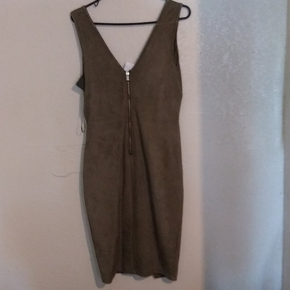 Dress - Picture 2 of 2